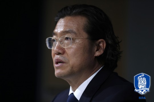 김판곤 위원장의 시스템 인사 1호, 김학범 감독