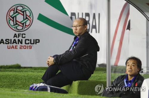 [아시안컵] 미소 지은 박항서 감독 내심 기적을 바랐다…우승은 한국이!