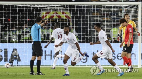 [아시안컵] 카타르의 밀집 수비에 또 막힌 벤투호의 '무딘 창'