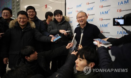 금의환향한 박항서 감독 도쿄 향해 다시 뛴다