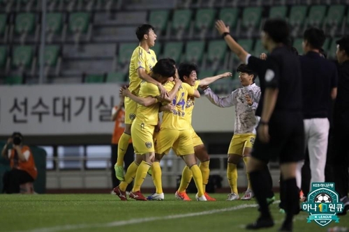 '양태렬 멀티골' 아산, 8경기 무패 부산에 4-2 승리로 '설욕'