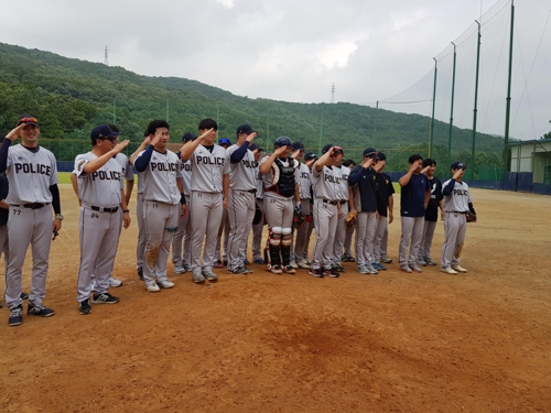 경찰야구단, 마지막 홈 승리 후 거수경례 팬들에게 기억되길(종합)