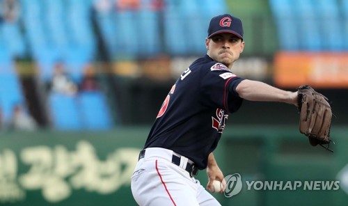 레일리 6⅔이닝 무실점 역투…롯데, 두산에 이틀 연속 영봉승