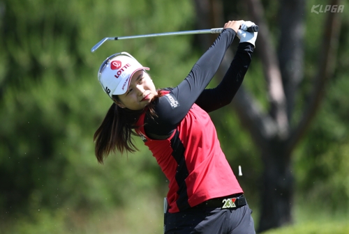 김윤교, KLPGA 맥콜·용평리조트오픈 첫날 선두…최혜진 4위