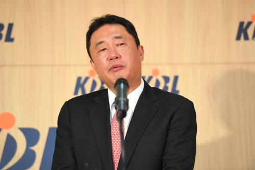눈물 흘린 전창진 감독 팬들에게 사랑받는 구단 되도록 노력(종합)