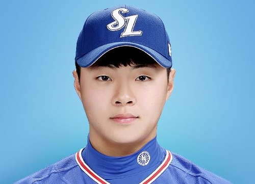 한화 김범수, 동생 첫 승에 활짝 맞대결 꿈꿔