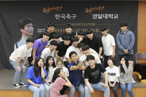 '선배님 자랑스러워요' 정정용 감독 모교 경일대·청구고 방문