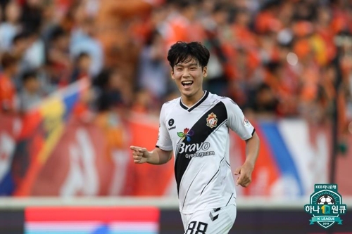 '조재완·박창준 골골' 강원, 경남에 2-1 역전승…7경기 무패