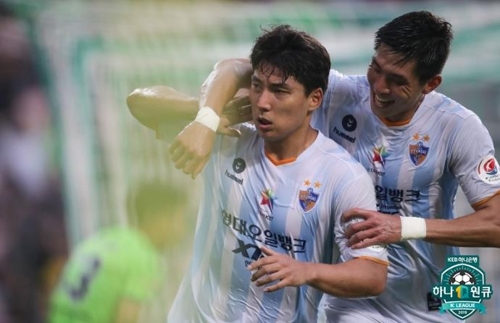 '이동국 장군-주민규 멍군'…전북, 울산과 1-1 무승부