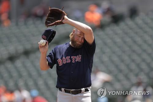 폭염 덮친 MLB 허슬플레이도 하지 마라…관중 건강도 우려