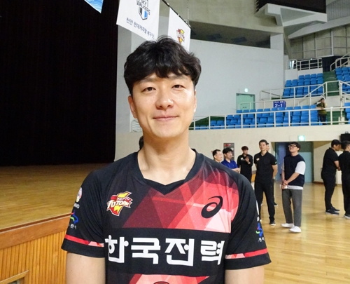 두 번의 무릎 수술…강민웅 코트에 서니 뭉클하네요