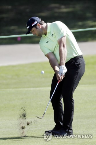 람, WGC 첫날 8언더파 맹타로 선두…강성훈 24위