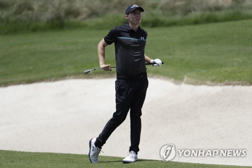 피츠패트릭, 람 밀어내고 WGC 단독 선두로 급부상