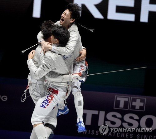 한국 남자 사브르, 펜싱 세계선수권 단체전 3연패…오상욱 2관왕