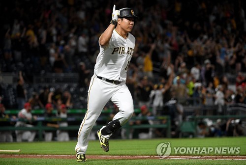 강정호 9회 말 투아웃서 극적인 동점 솔로포…팀은 연장서 패배(종합)