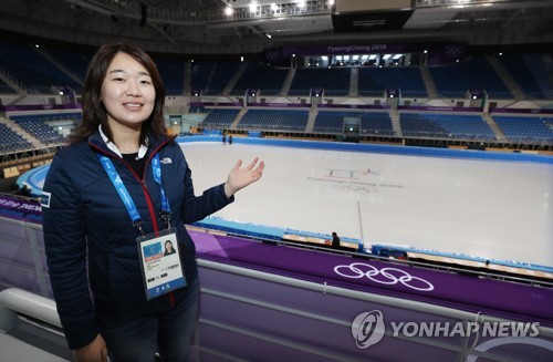 스케이트 대신 시계…변천사 이번에는 컬링 보조심판입니다