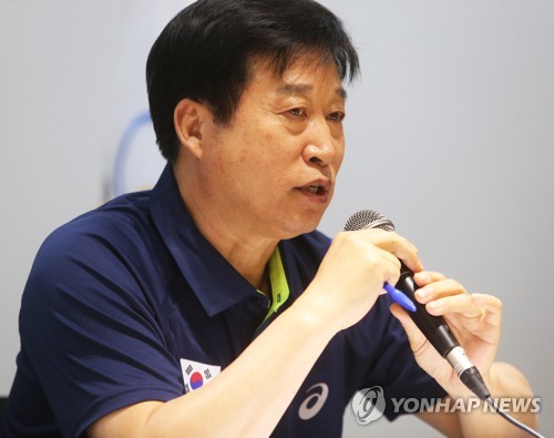 '1년 자격정지' 김호철 감독, 배구협회 상대 재심 결과에 관심