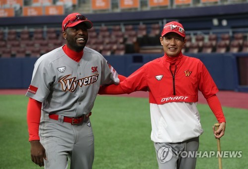 [프로야구 전반기결산] ①SK 독주로 왕조 재현 시동…2·5위 싸움 치열