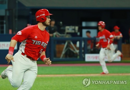 터커 결승포·박찬호 쐐기타…KIA, SK에 이틀 연속 승리