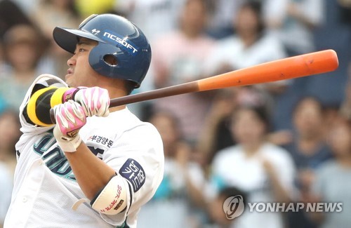 박석민 '친정' 상대로 4타점 폭발…NC, 삼성전 7연패 탈출