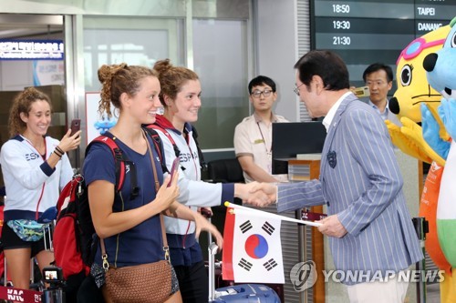광주수영대회 참가 스페인 선수단 첫 환영행사