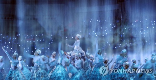 [광주세계수영] 평화의 빛·물결 넘실…개회식 호평