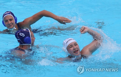 -광주세계수영- 걸음마 뗀 여자수구, 두 번째 경기서 '값진 첫 골'