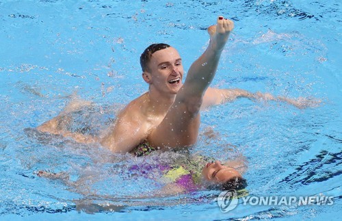 [광주세계수영] 러시아 말체프, 아티스틱 최초 '남자 2관왕'