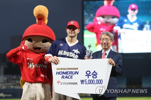SK 로맥, 샌즈 꺾고 프로야구 올스타 홈런레이스 우승