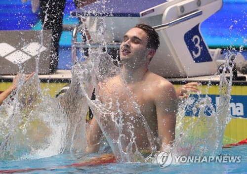 -광주세계수영- 19세 밀라크, 펠프스 세계기록 깨며 접영 200m 우승