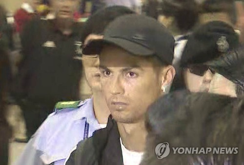 '호날두 보자' 인파 장사진…경기 전부터 열기 '후끈'