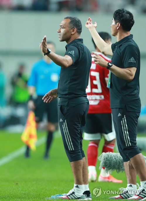 모라이스 감독, 호날두와 대화 공개 몸 상태 안 좋다고 했다
