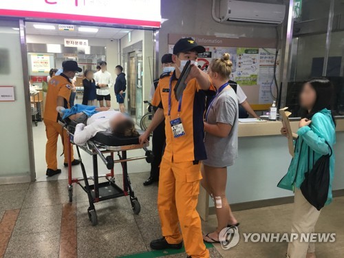 '광주 클럽 구조물 붕괴사고' 수영대회 참가 선수 9명 부상
