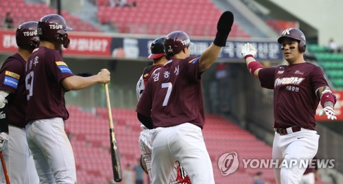 '박병호 스리런+조상우 만루 무실점' 키움, LG 완파