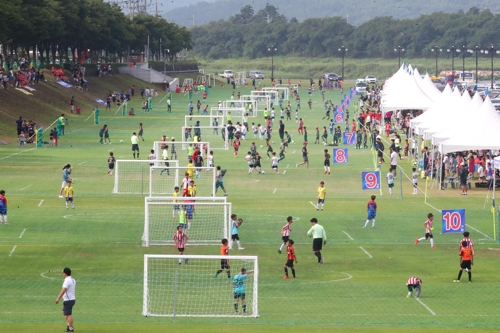 전국 유소년 축구선수 한자리에…경주서 화랑대기 축구대회