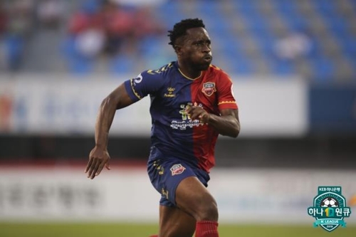 광주, 이으뜸 환상 프리킥 동점골로 부산과 1-1 무승부