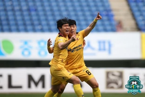광주, 이으뜸 환상 프리킥 동점골로 부산과 1-1 무승부