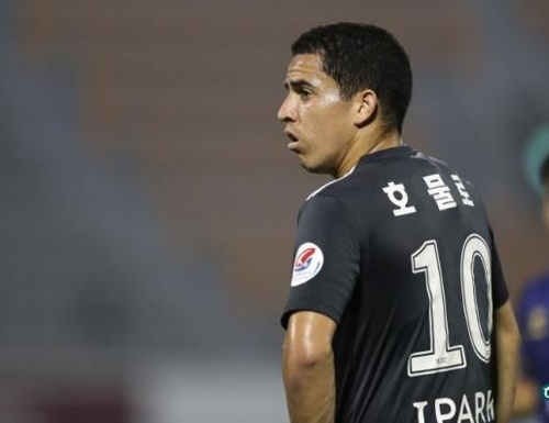 광주, 이으뜸 환상 프리킥 동점골로 부산과 1-1 무승부