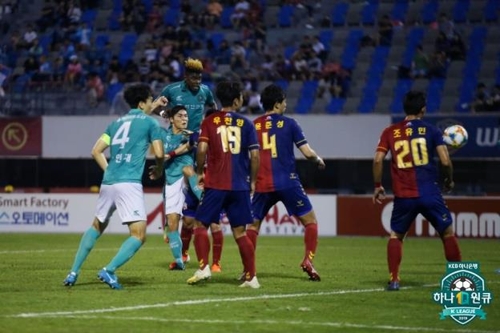 광주, 이으뜸 환상 프리킥 동점골로 부산과 1-1 무승부