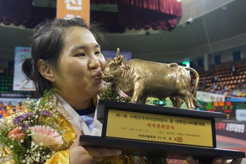 최희화, 구례 여자 천하장사 씨름서 2년 연속 꽃가마