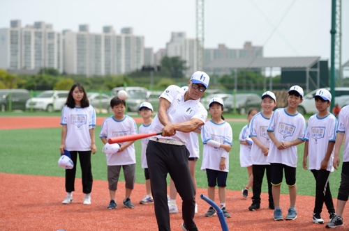 이승엽, 찾아가는 야구교실 티볼 강사로 재능기부