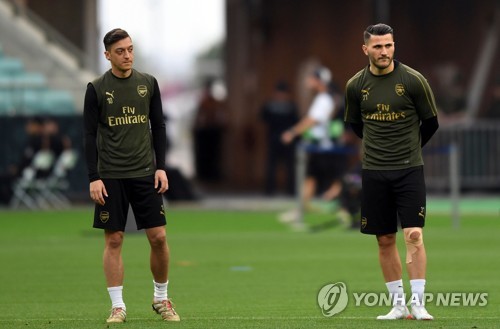 갱단 표적 됐던 외질·콜라시나치, 아스널 훈련 복귀