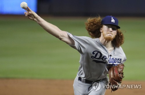 MLB 다저스, PS 앞두고 강속구 투수 메이 '불펜 카드' 만지작