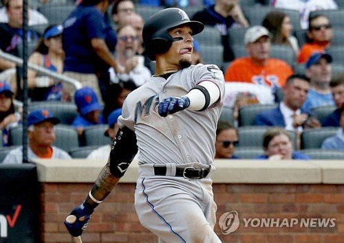 MLB 신인선수, 부모 인터뷰 중 첫 홈런 화제