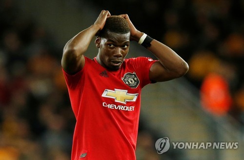 '포그바 PK 실축' 맨유, 천적 울버햄프턴과 1-1…2연승 무산