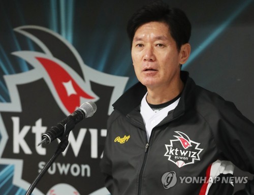 kt, KIA 허술한 계투작전 틈타 연장 10회 결승점
