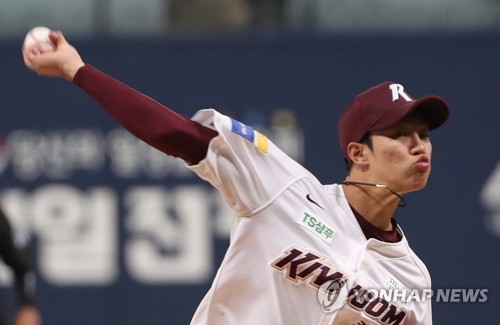 '복귀 박차' 안우진 올해 가을야구도 보탬 되고 싶어요