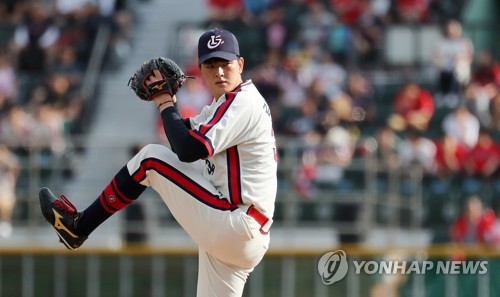 '불펜 변신' 김원중, 3이닝 무실점…롯데, kt에 뒤집기