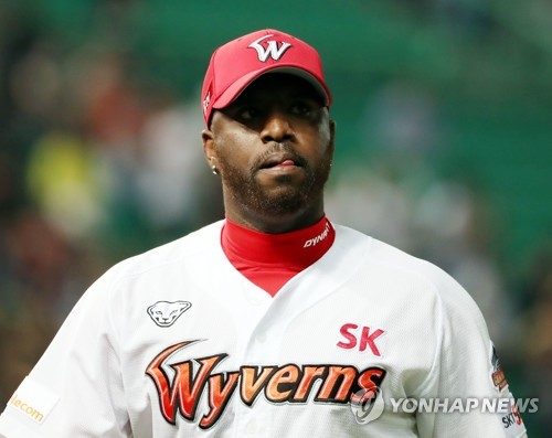 KBO, 경기 중 스마트워치 착용한 소사에게 벌금 50만원