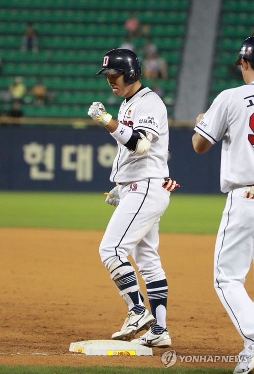 두산, SK에 4-2 역전승…우승 희망 놓지 않았다